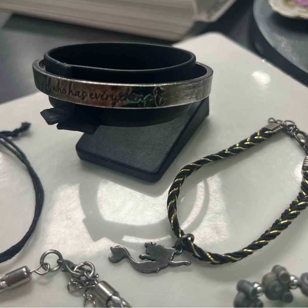 Lot of 5 Disney bracelets. - Picture 3 of 8